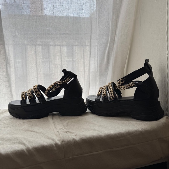 Azalea Wang Black and Gold Sandals - Picture 7 of 9